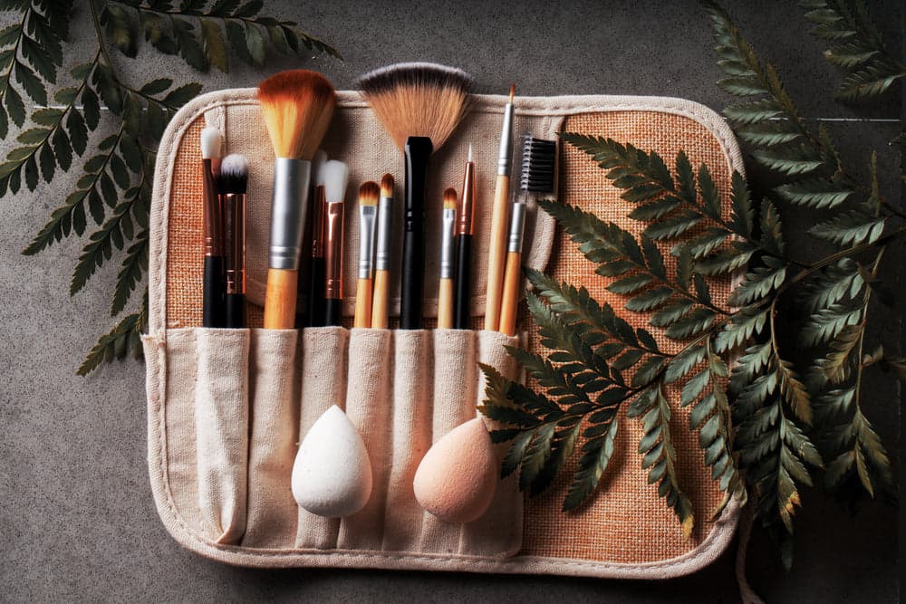 Makeup brushes & applicators