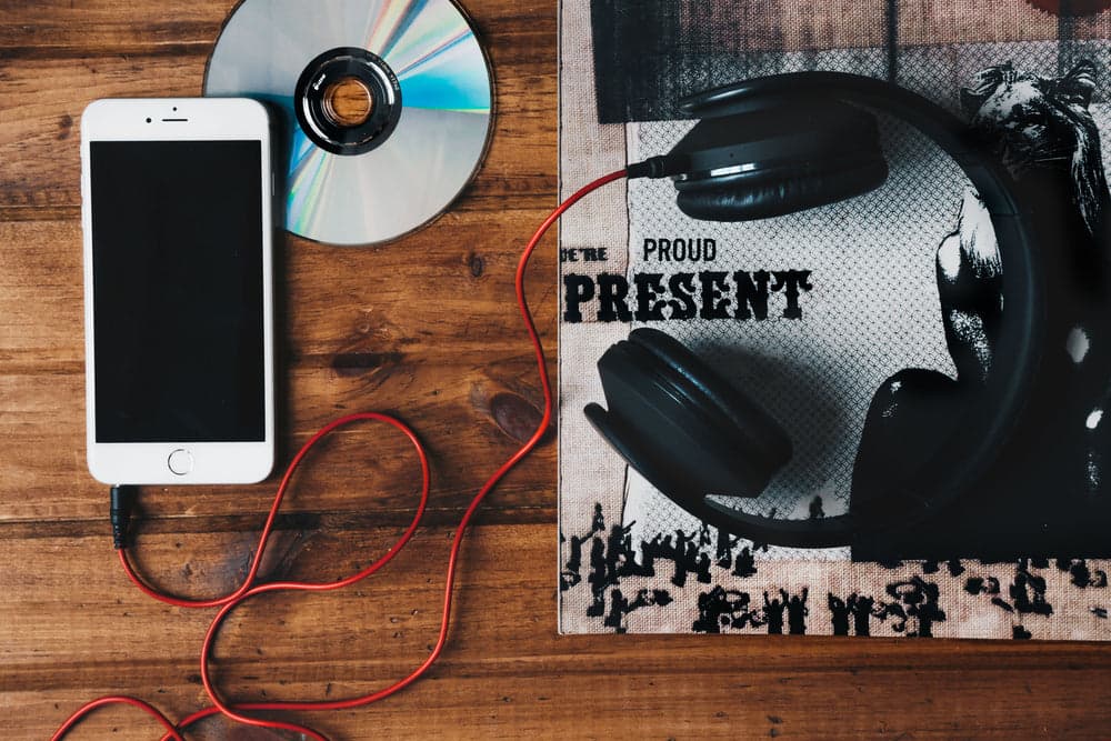 Audio accessories & headphones