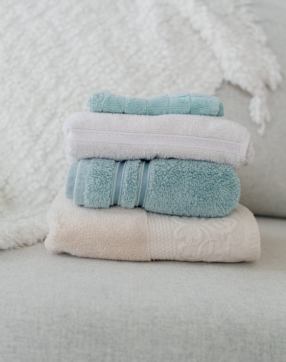 Decorative objects & soft furnishings