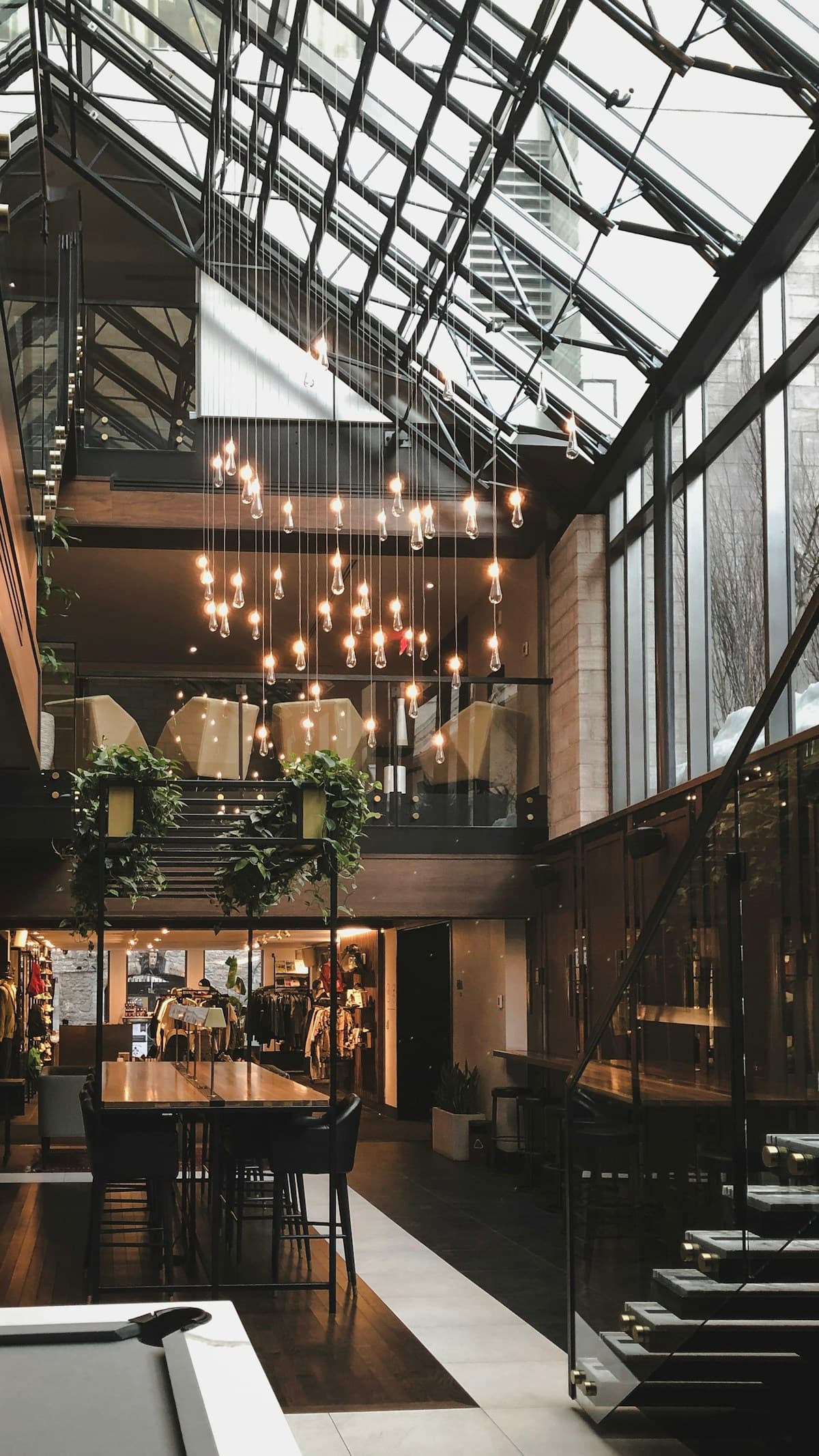Decorative pendants & chandeliers