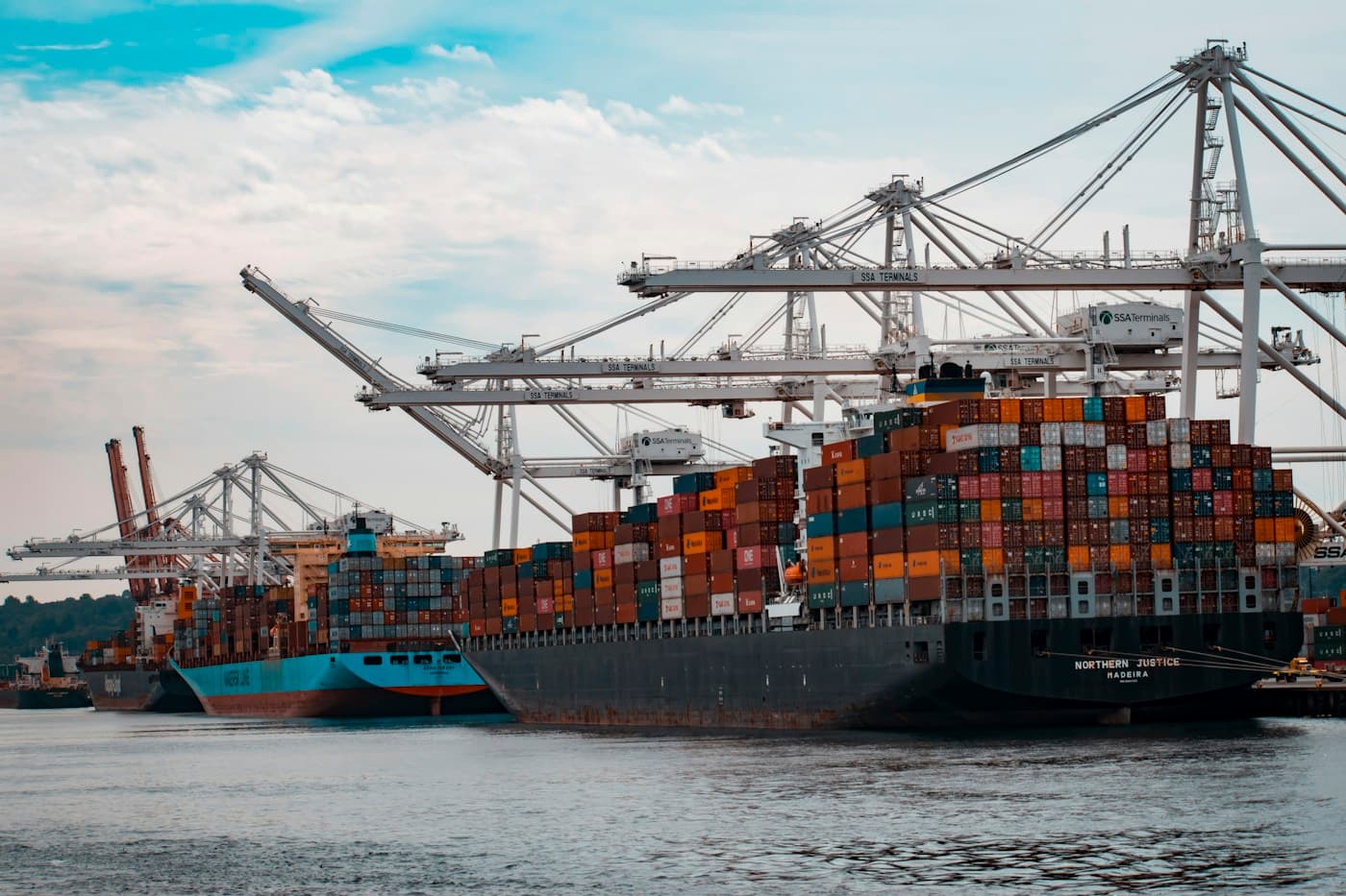 Shipment preparation: illustrative stock photograph, not company personnel or facilities